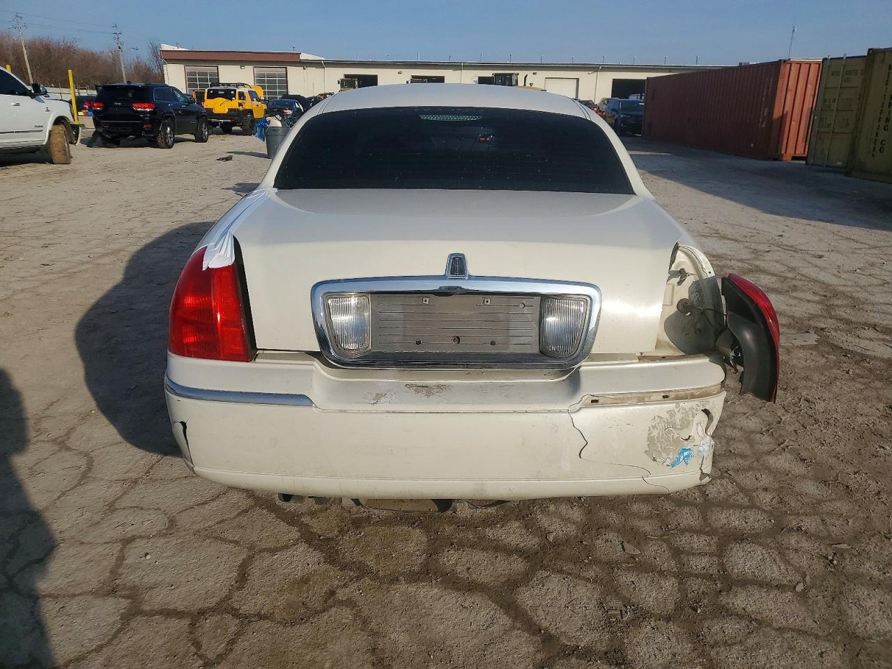 2006 LINCOLN TOWN CAR SIGNATURE photo 6