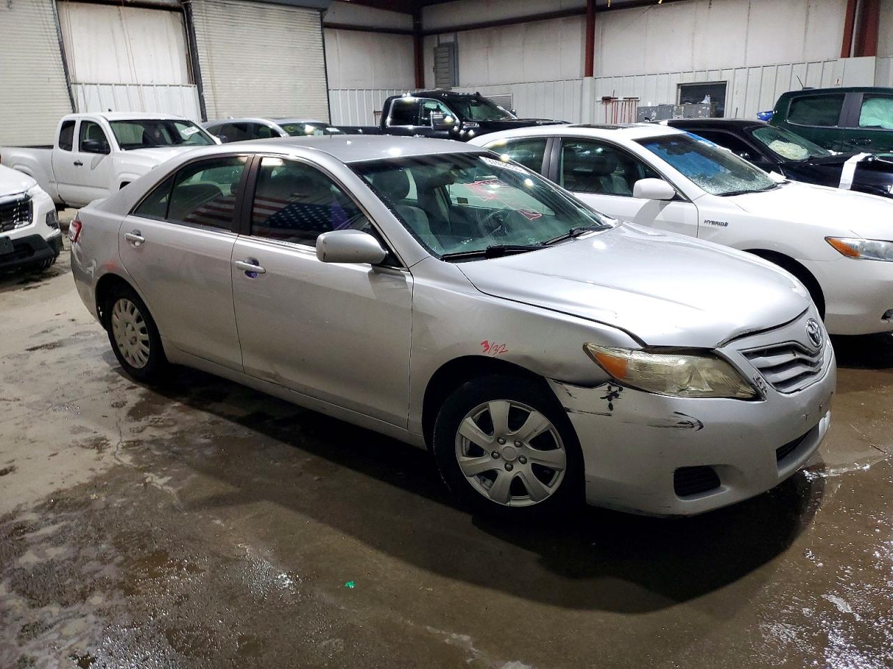 2010 TOYOTA CAMRY photo 4