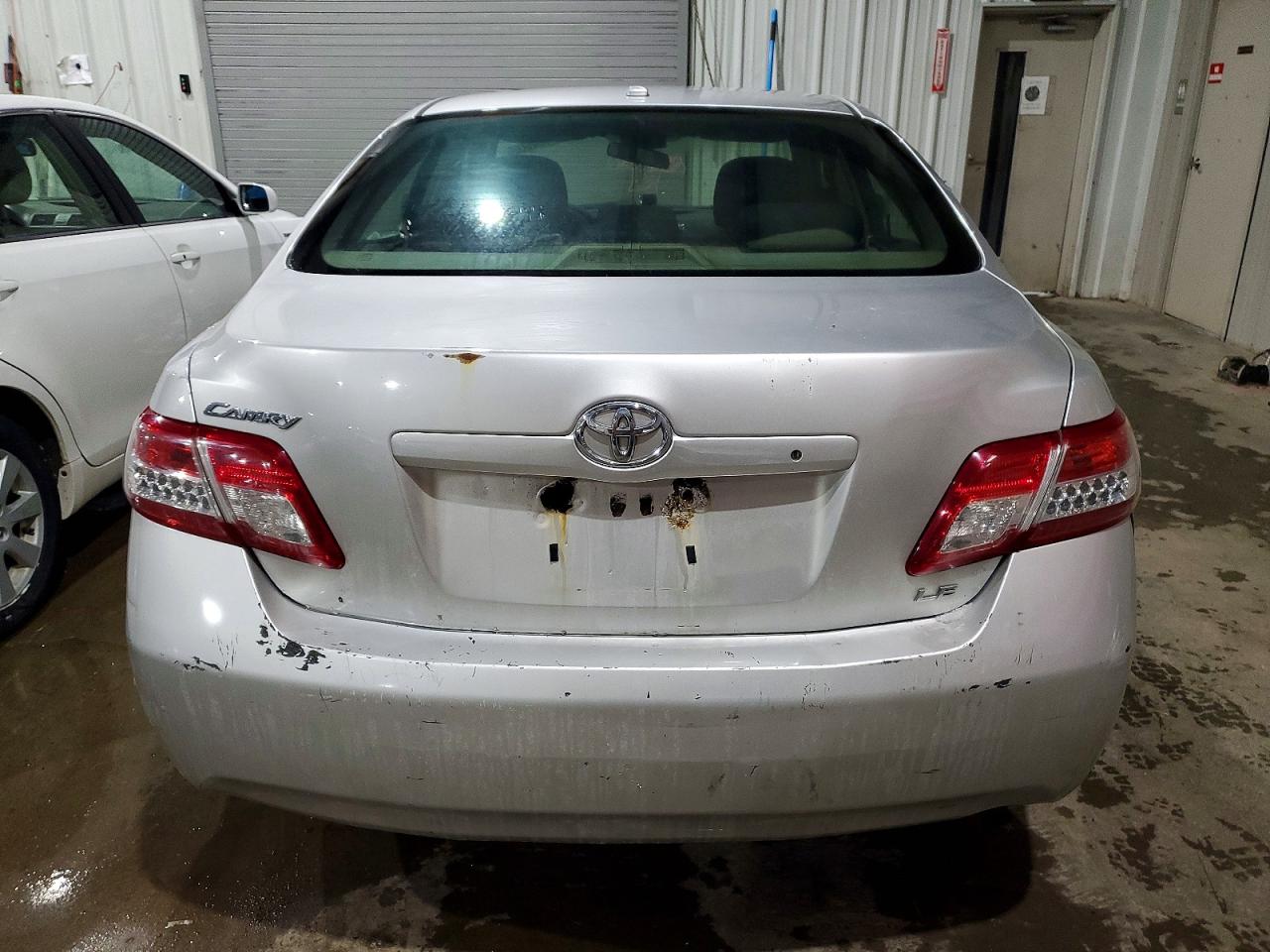 2010 TOYOTA CAMRY photo 6