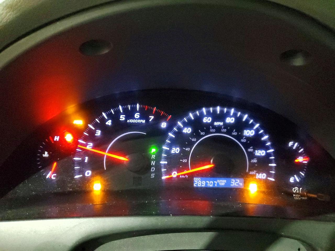 2010 TOYOTA CAMRY photo 9
