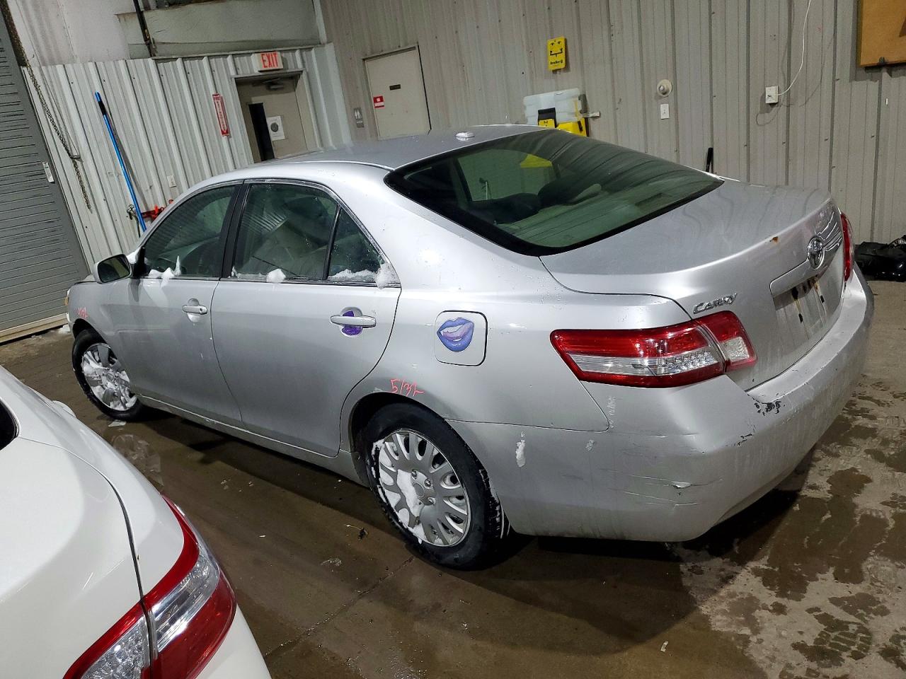 2010 TOYOTA CAMRY photo 2
