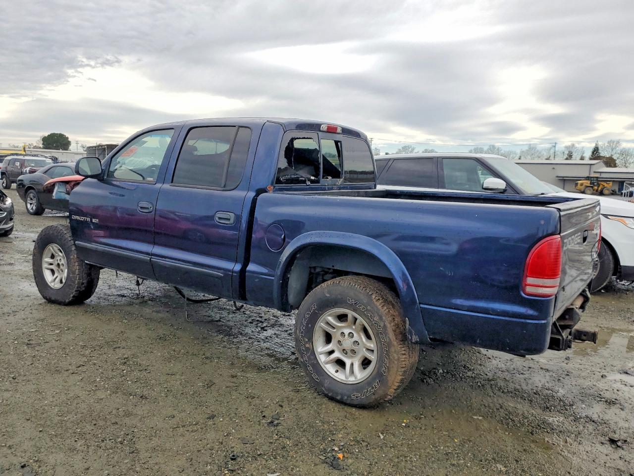 2002 DODGE DAKOTA QUAD SLT photo 2