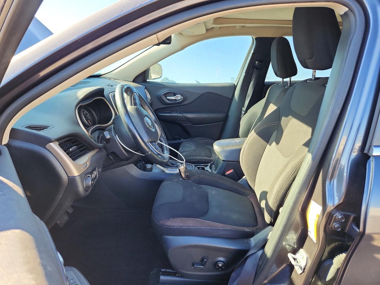2016 JEEP CHEROKEE LATITUDE photo 19