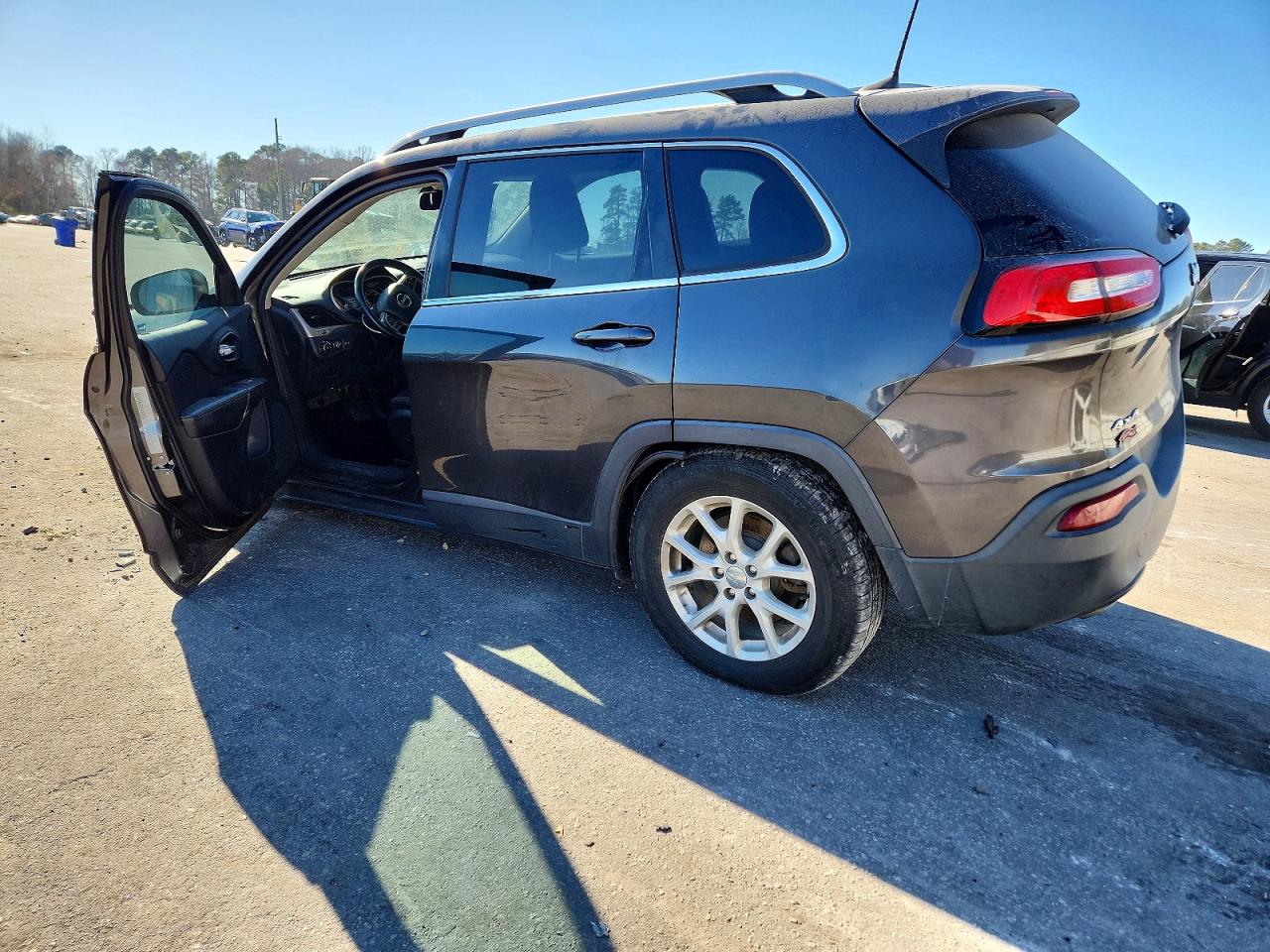 2016 JEEP CHEROKEE LATITUDE photo 4