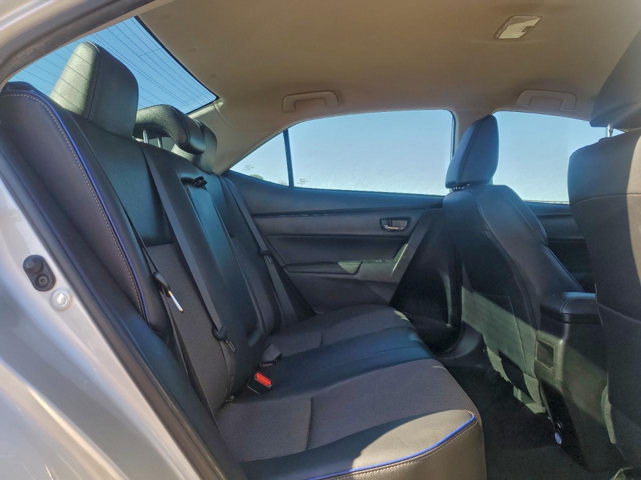 2018 TOYOTA COROLLA L photo 10