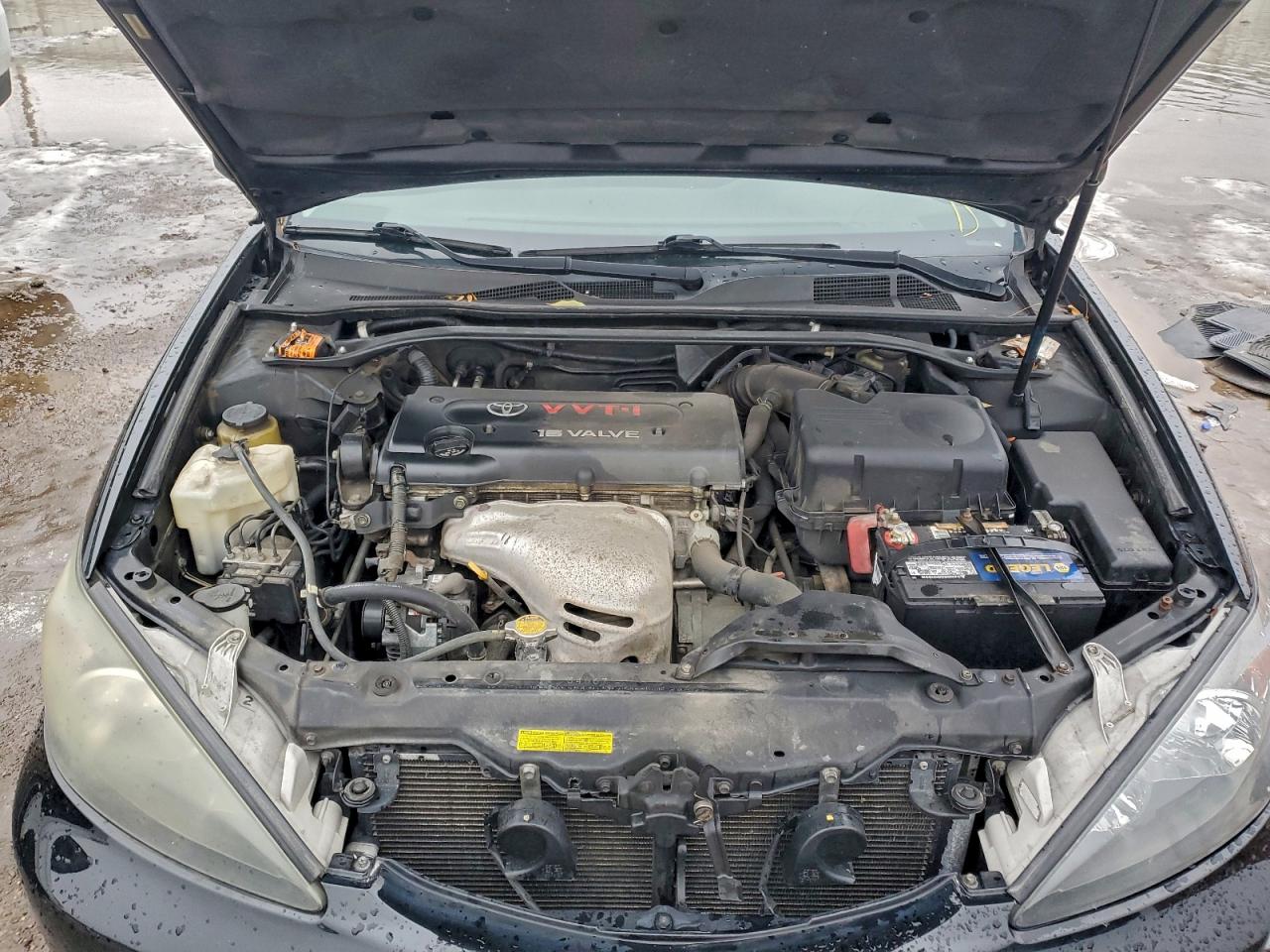 2004 TOYOTA CAMRY LE photo 11