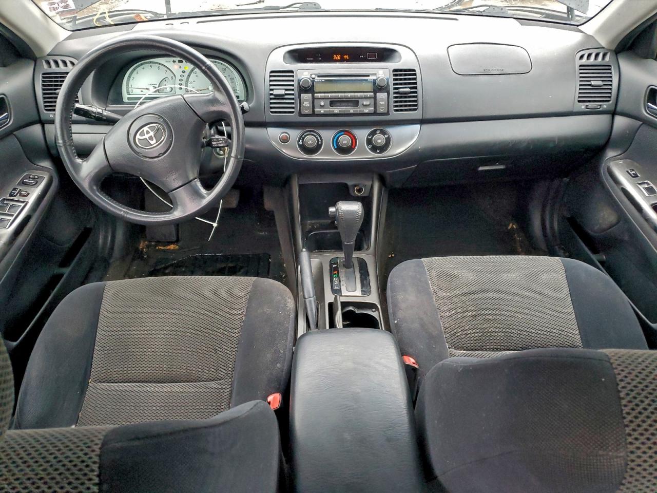 2004 TOYOTA CAMRY LE photo 8
