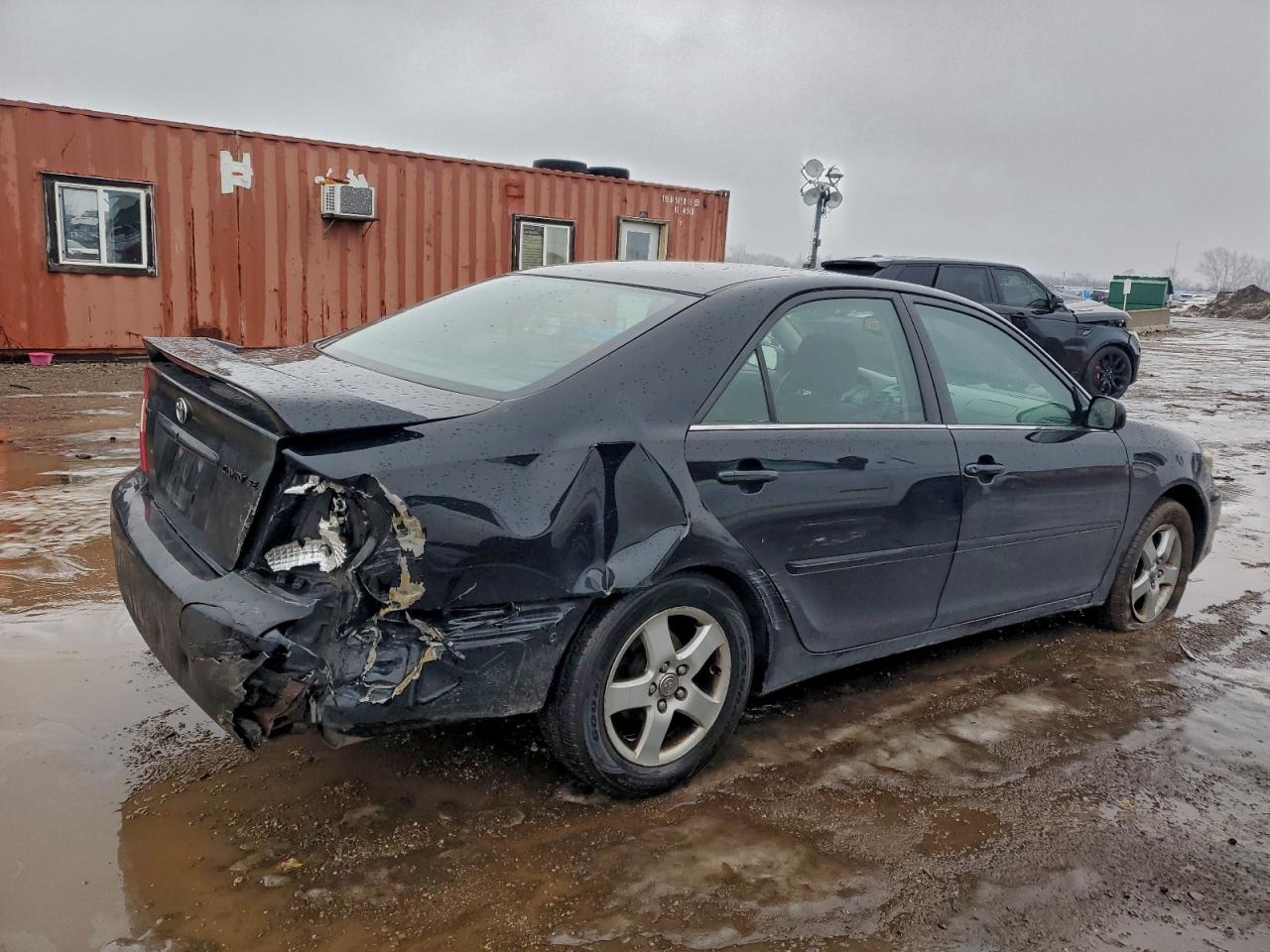 2004 TOYOTA CAMRY LE photo 3