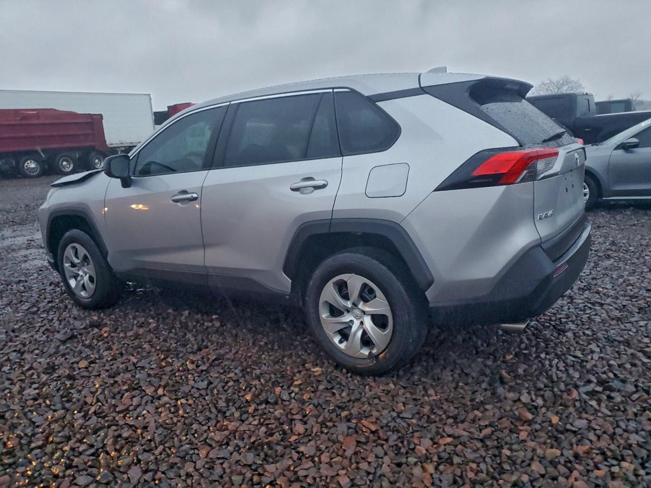 2022 TOYOTA RAV4 LE photo 3