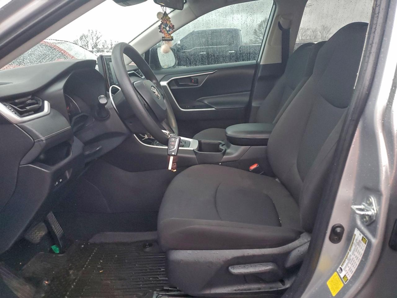 2022 TOYOTA RAV4 LE photo 13