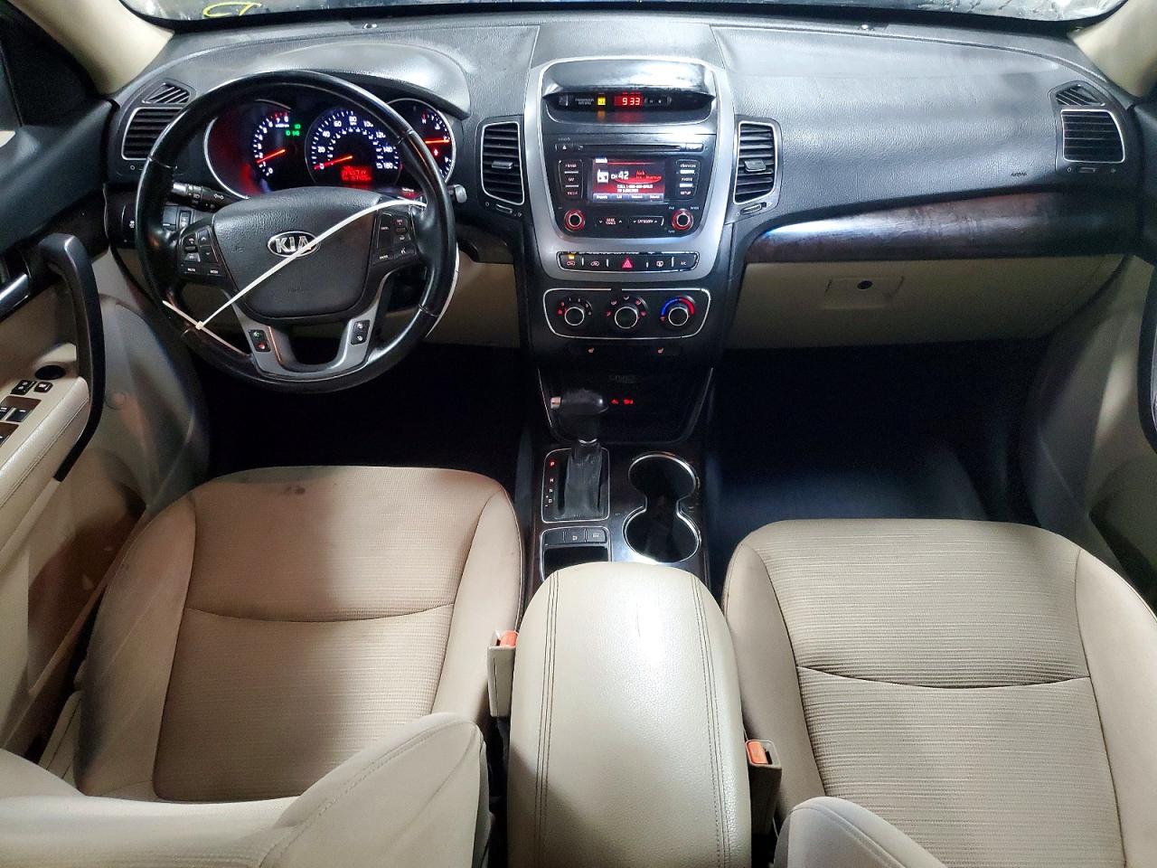 2014 KIA SORENTO LX photo 8