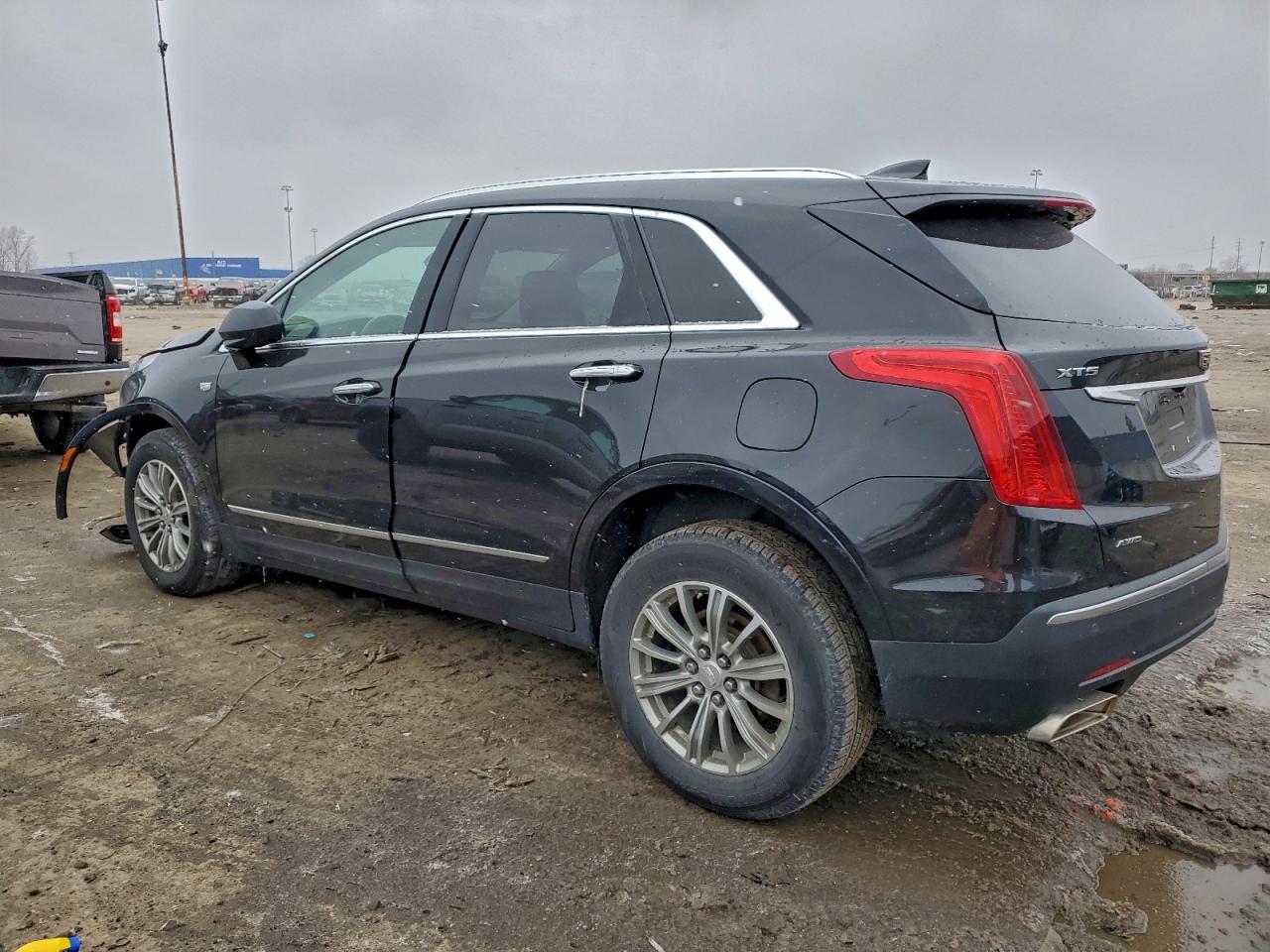 2018 CADILLAC XT5 LUXURY photo 2