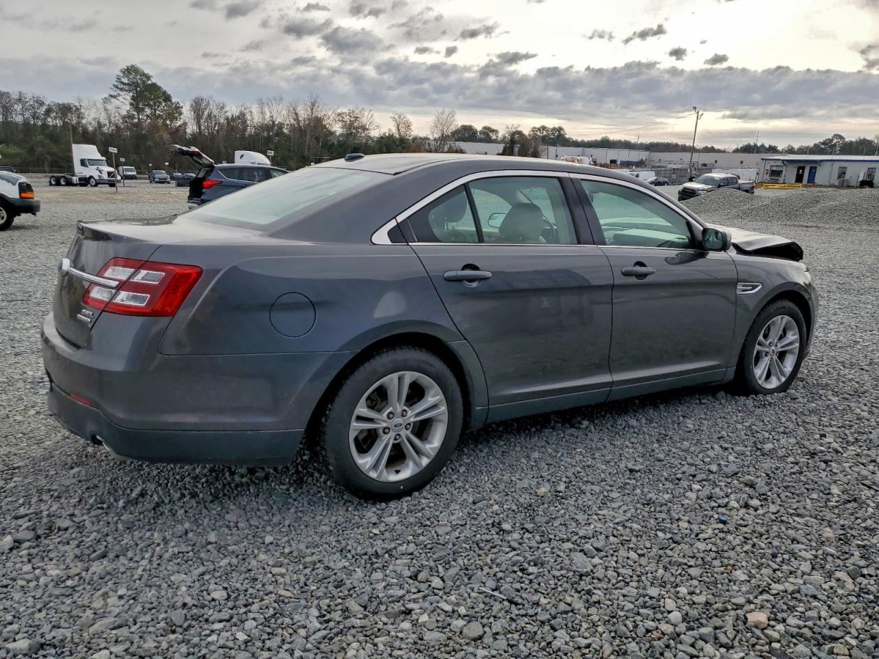 2015 FORD TAURUS SEL photo 3