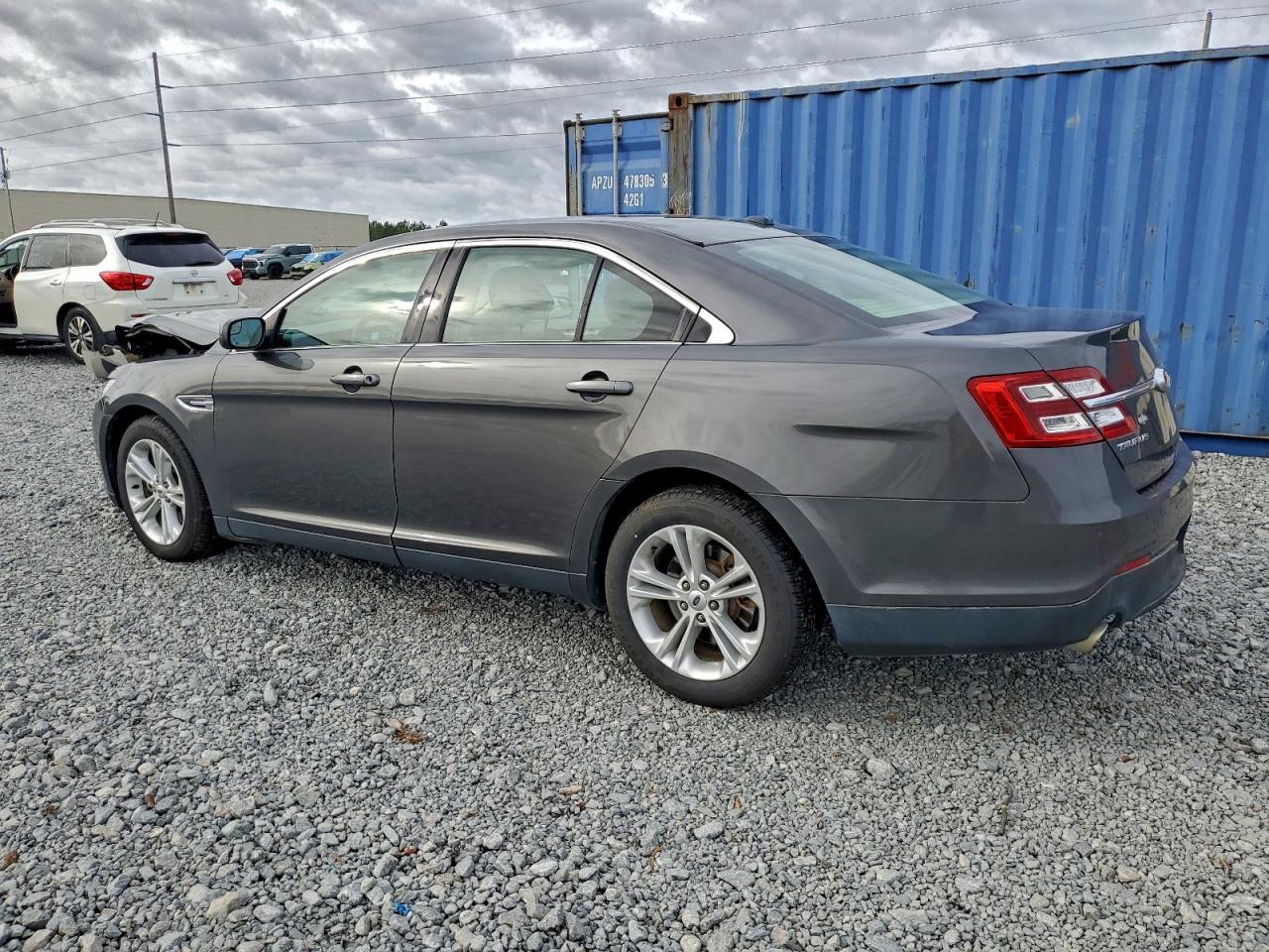 2015 FORD TAURUS SEL photo 2