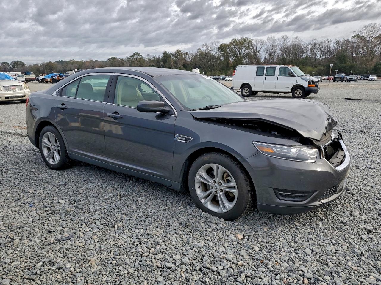 2015 FORD TAURUS SEL photo 4