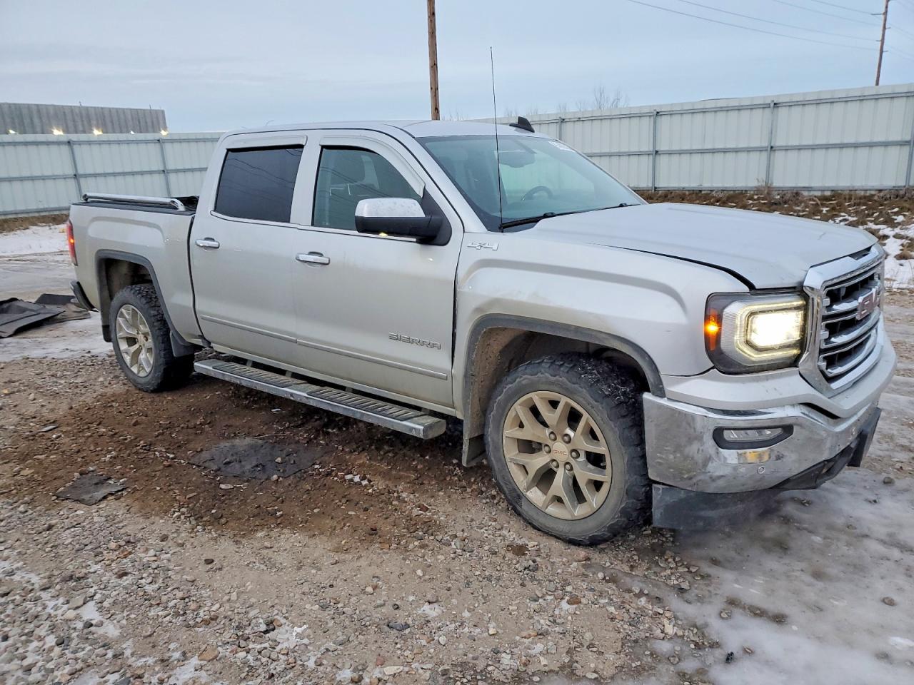 2017 GMC SIERRA K1500 SLT photo 4