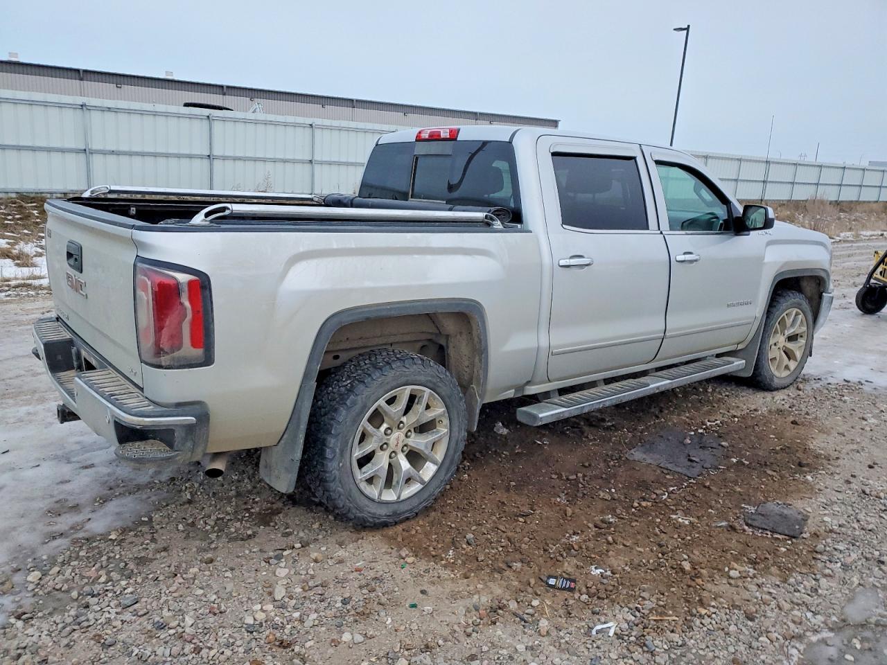 2017 GMC SIERRA K1500 SLT photo 3
