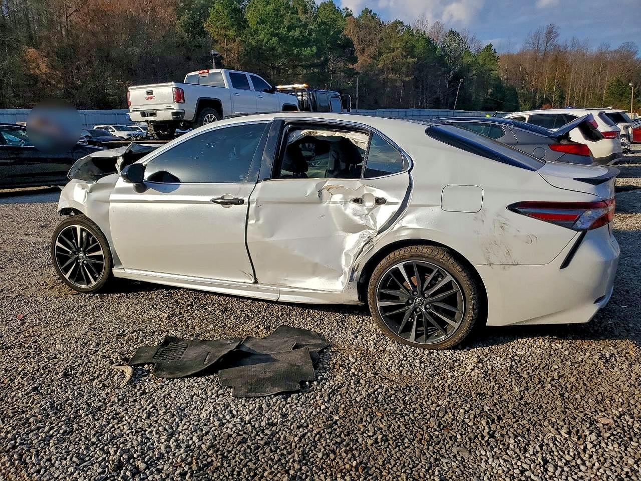2018 TOYOTA CAMRY XSE photo 3