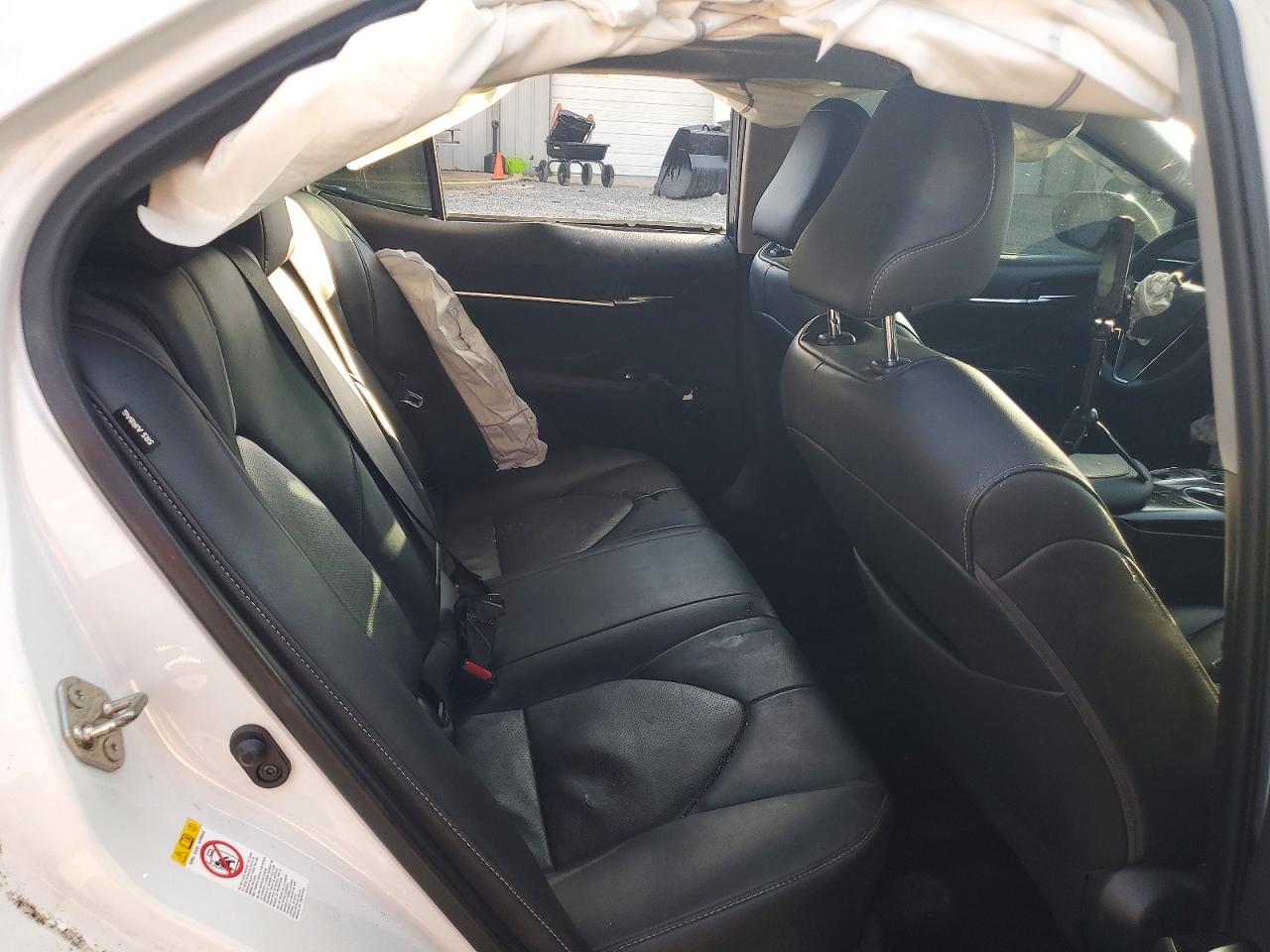 2018 TOYOTA CAMRY XSE photo 19