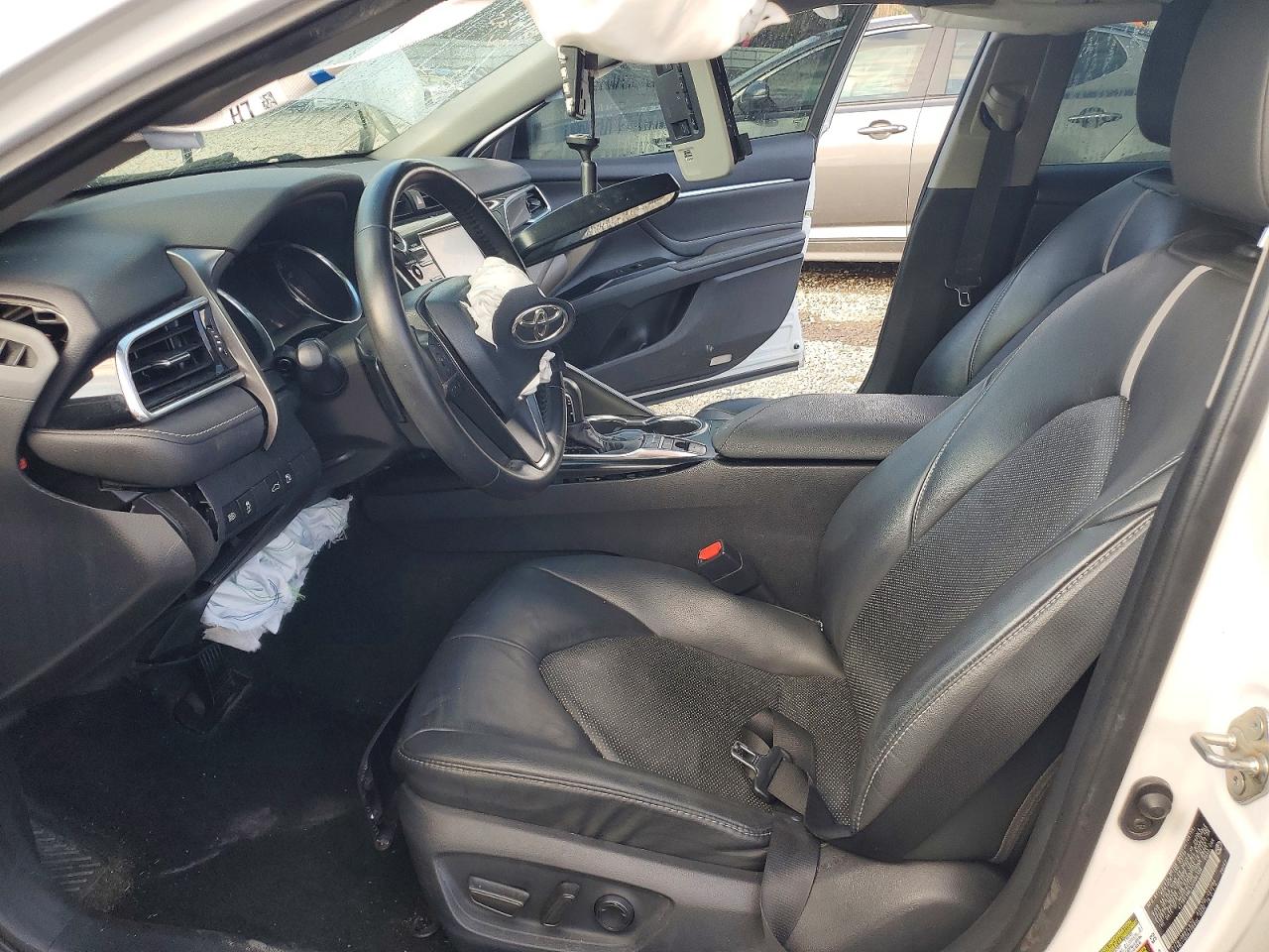 2018 TOYOTA CAMRY XSE photo 13