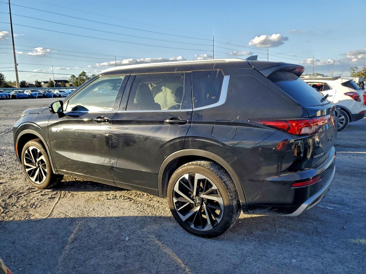 2024 MITSUBISHI OUTLANDER SEL photo 2