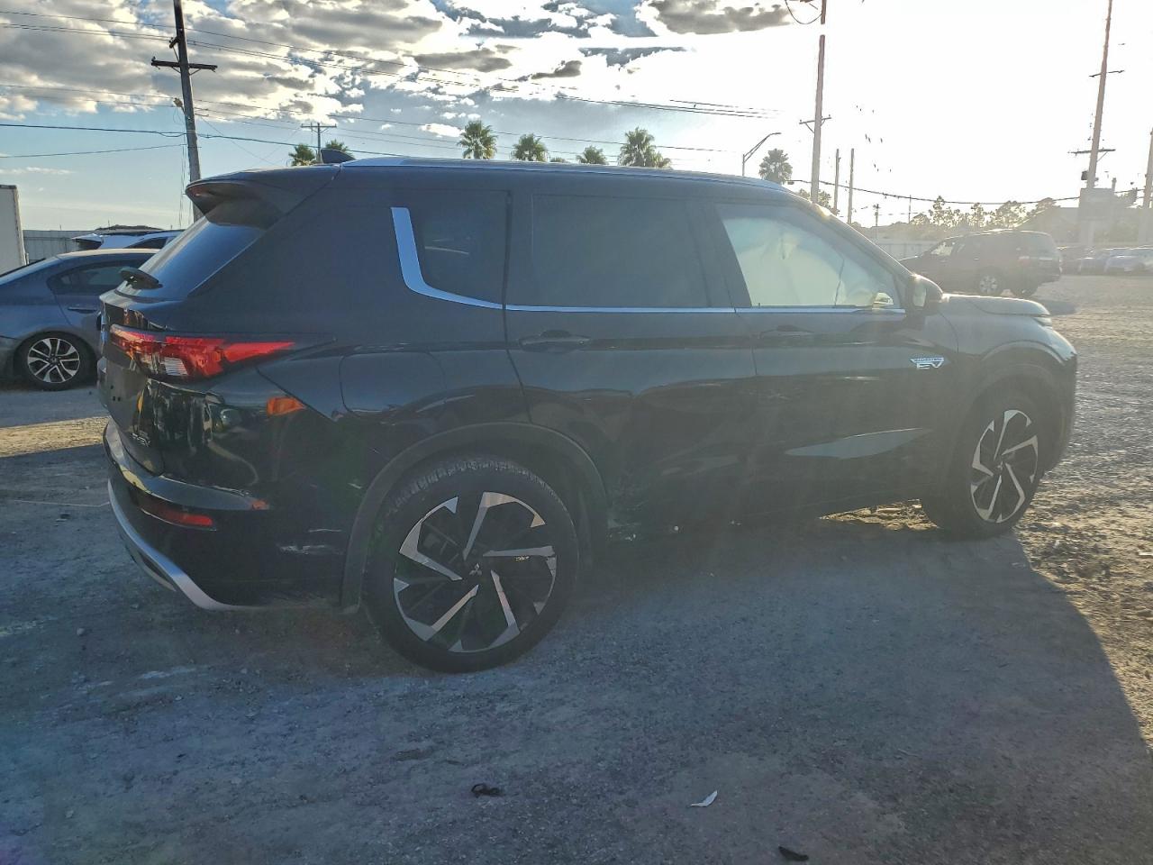 2024 MITSUBISHI OUTLANDER SEL photo 3