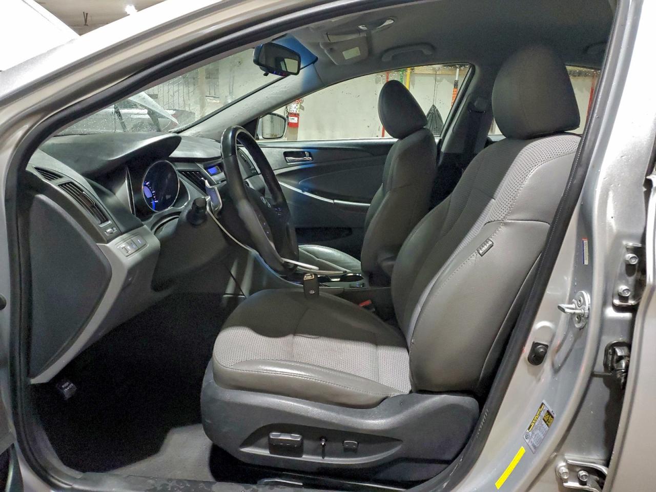 2013 HYUNDAI SONATA SE photo 7