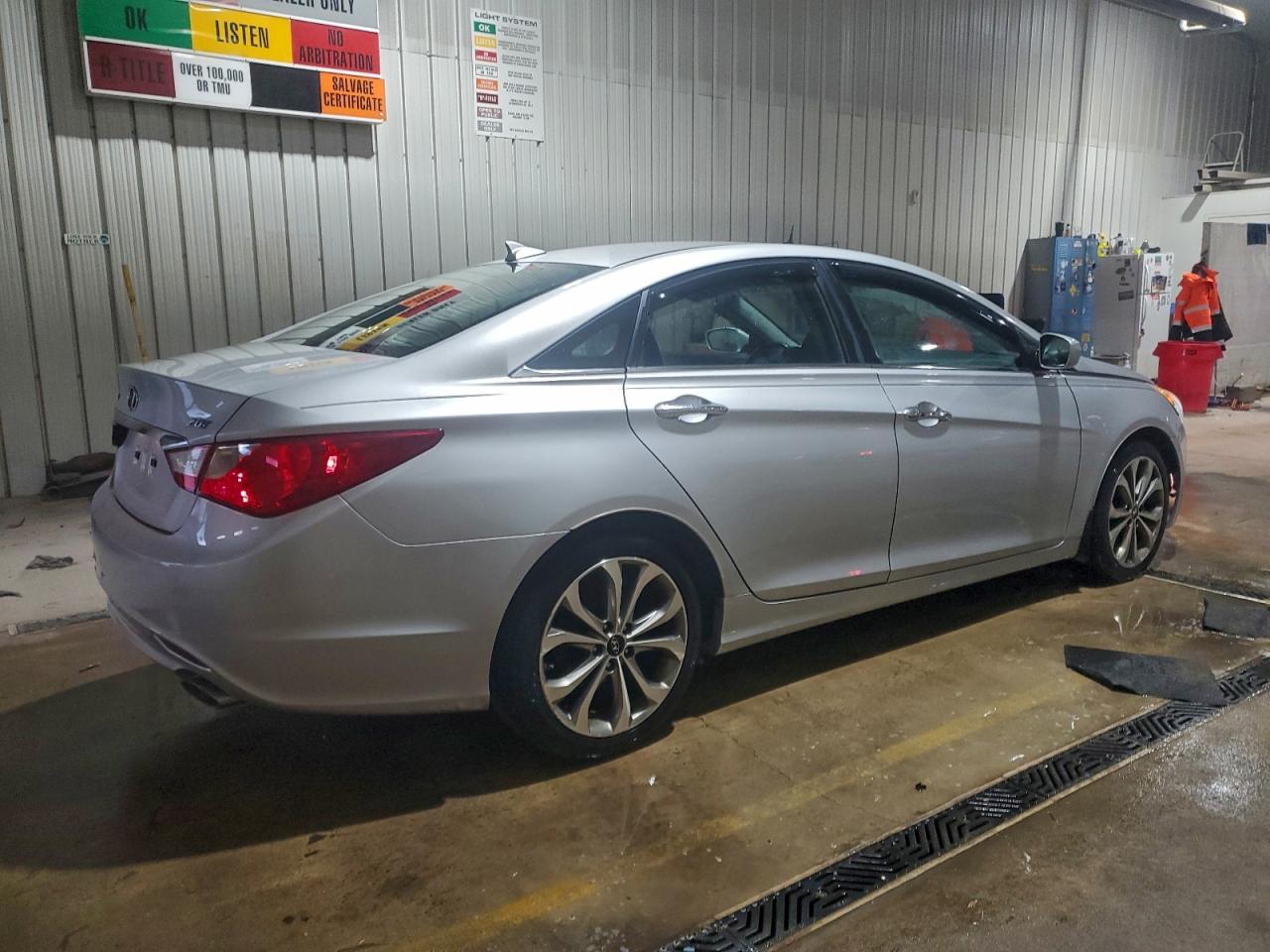 2013 HYUNDAI SONATA SE photo 3