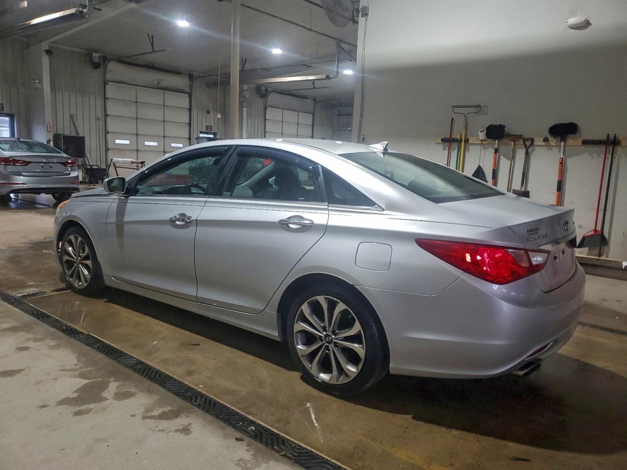 2013 HYUNDAI SONATA SE photo 2