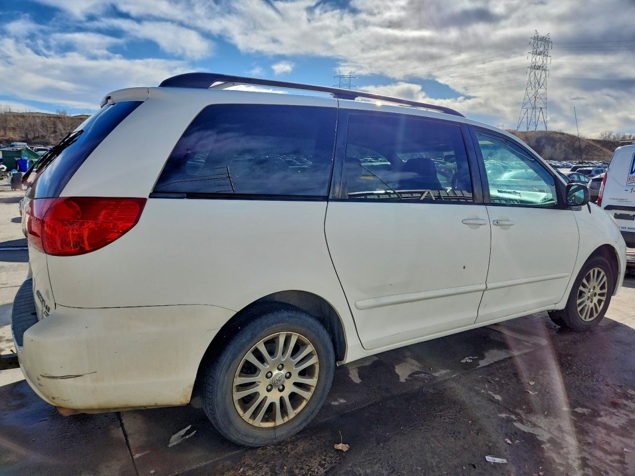 2007 TOYOTA SIENNA LE 7-PASSENGER photo 3