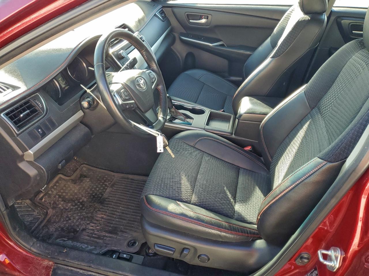 2015 TOYOTA CAMRY LE photo 19