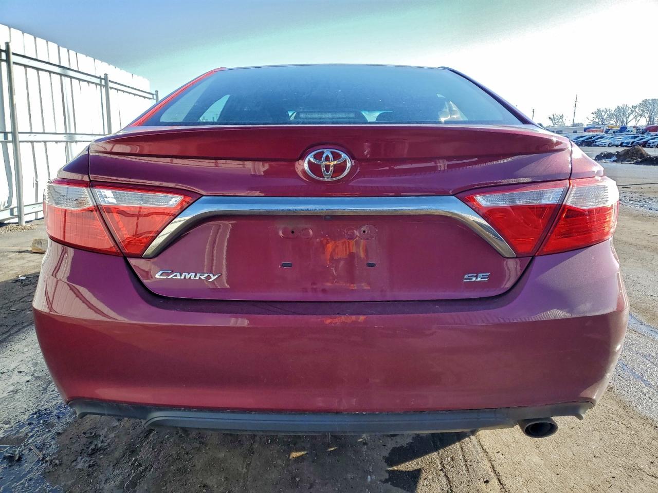 2015 TOYOTA CAMRY LE photo 16