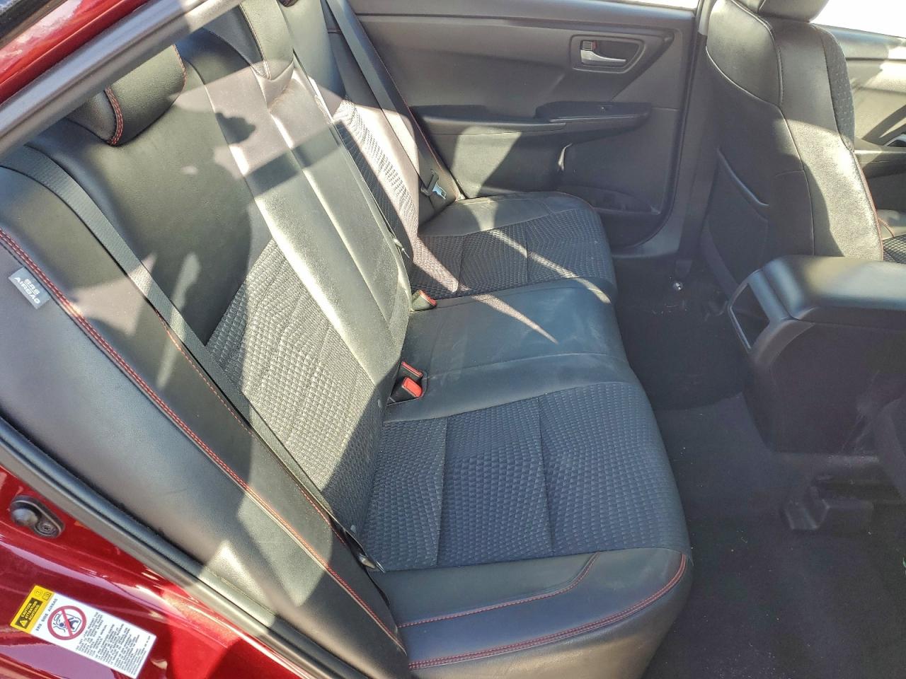 2015 TOYOTA CAMRY LE photo 28