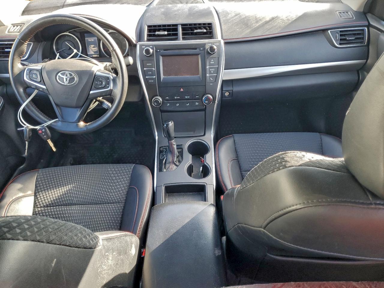 2015 TOYOTA CAMRY LE photo 22