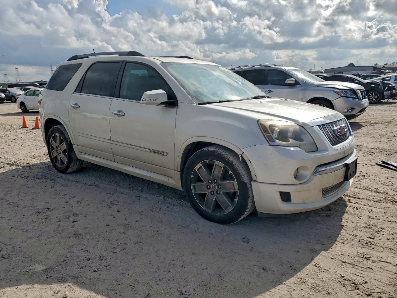 2011 GMC ACADIA photo 4