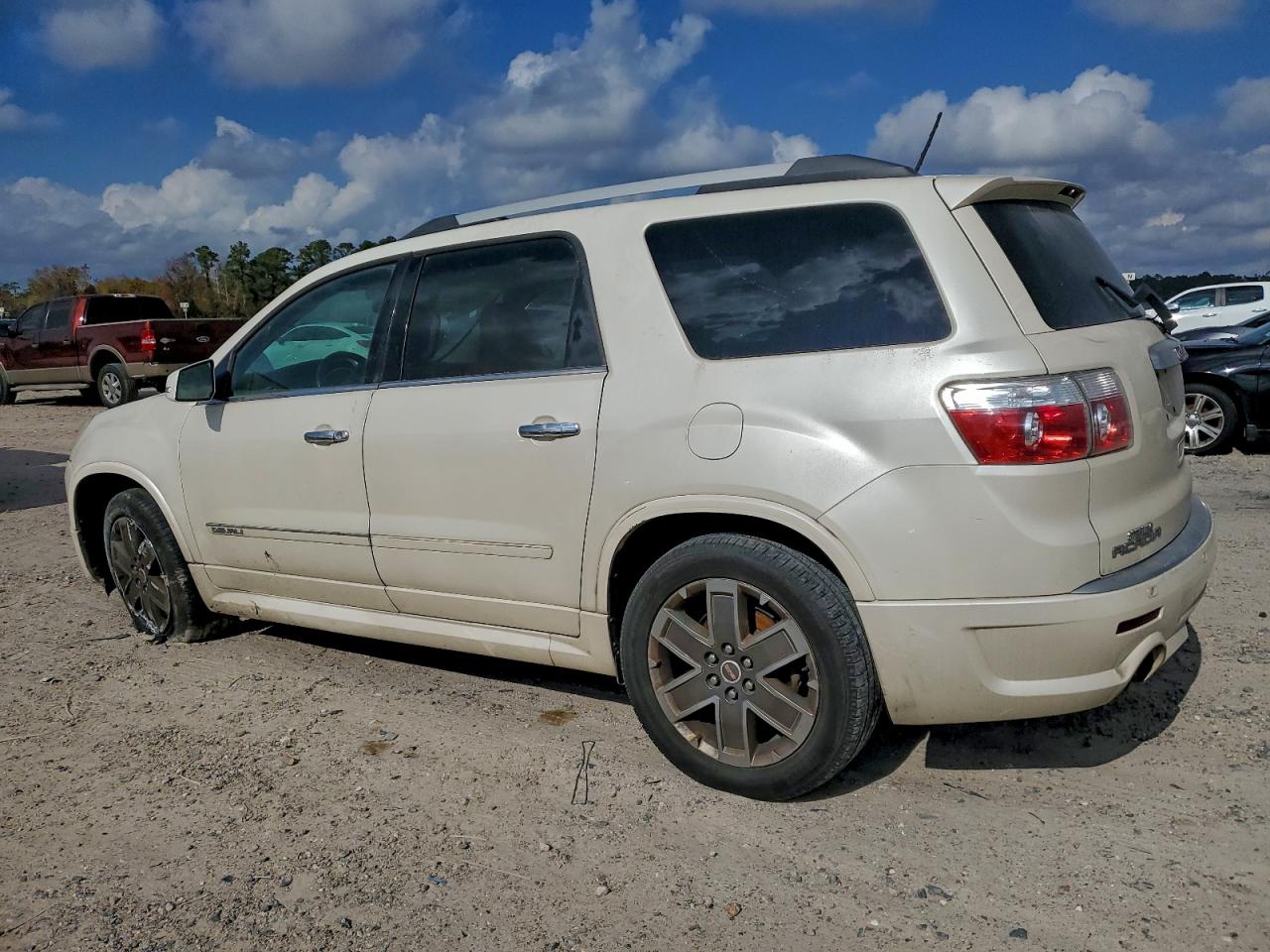 2011 GMC ACADIA photo 2