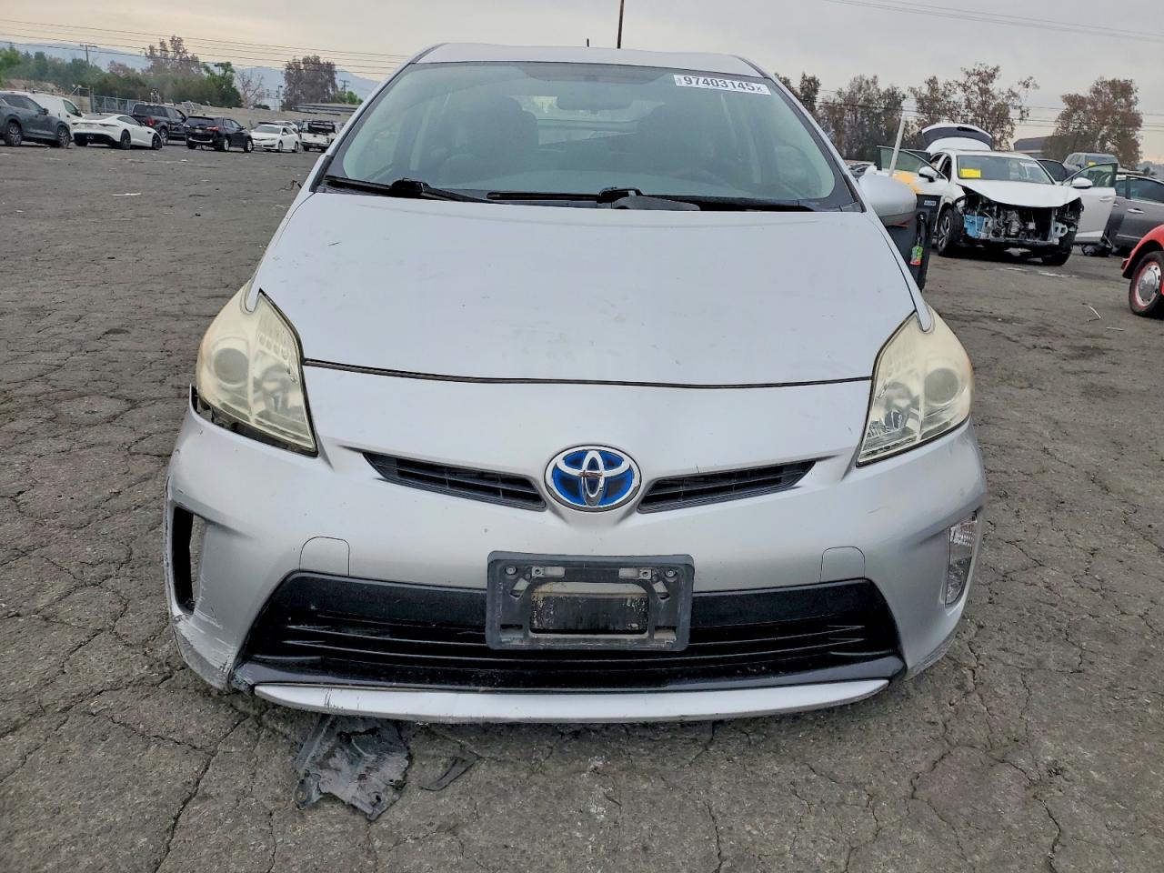 2015 TOYOTA PRIUS photo 5