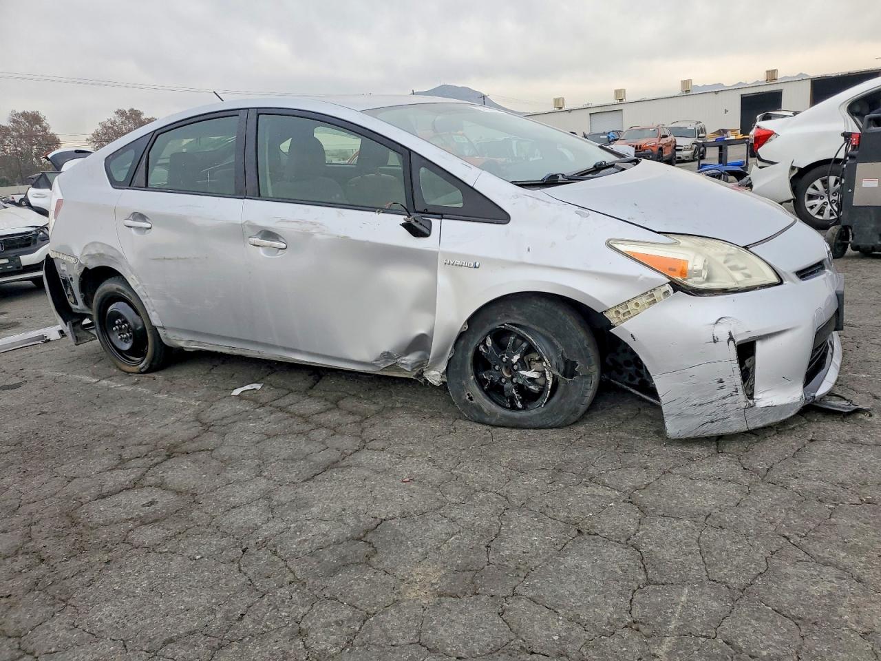 2015 TOYOTA PRIUS photo 4