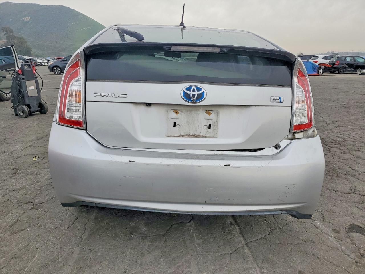 2015 TOYOTA PRIUS photo 6