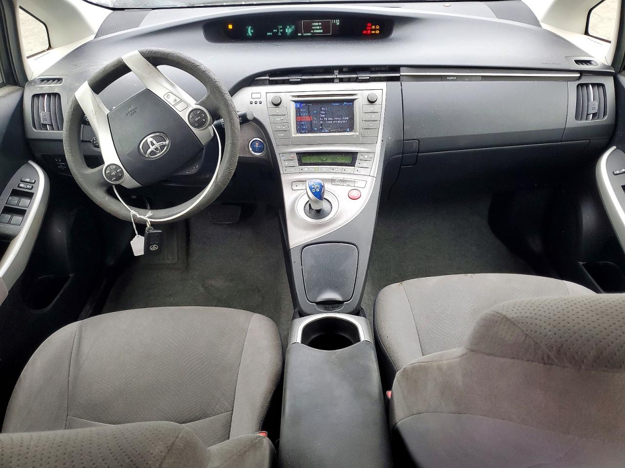 2015 TOYOTA PRIUS photo 8