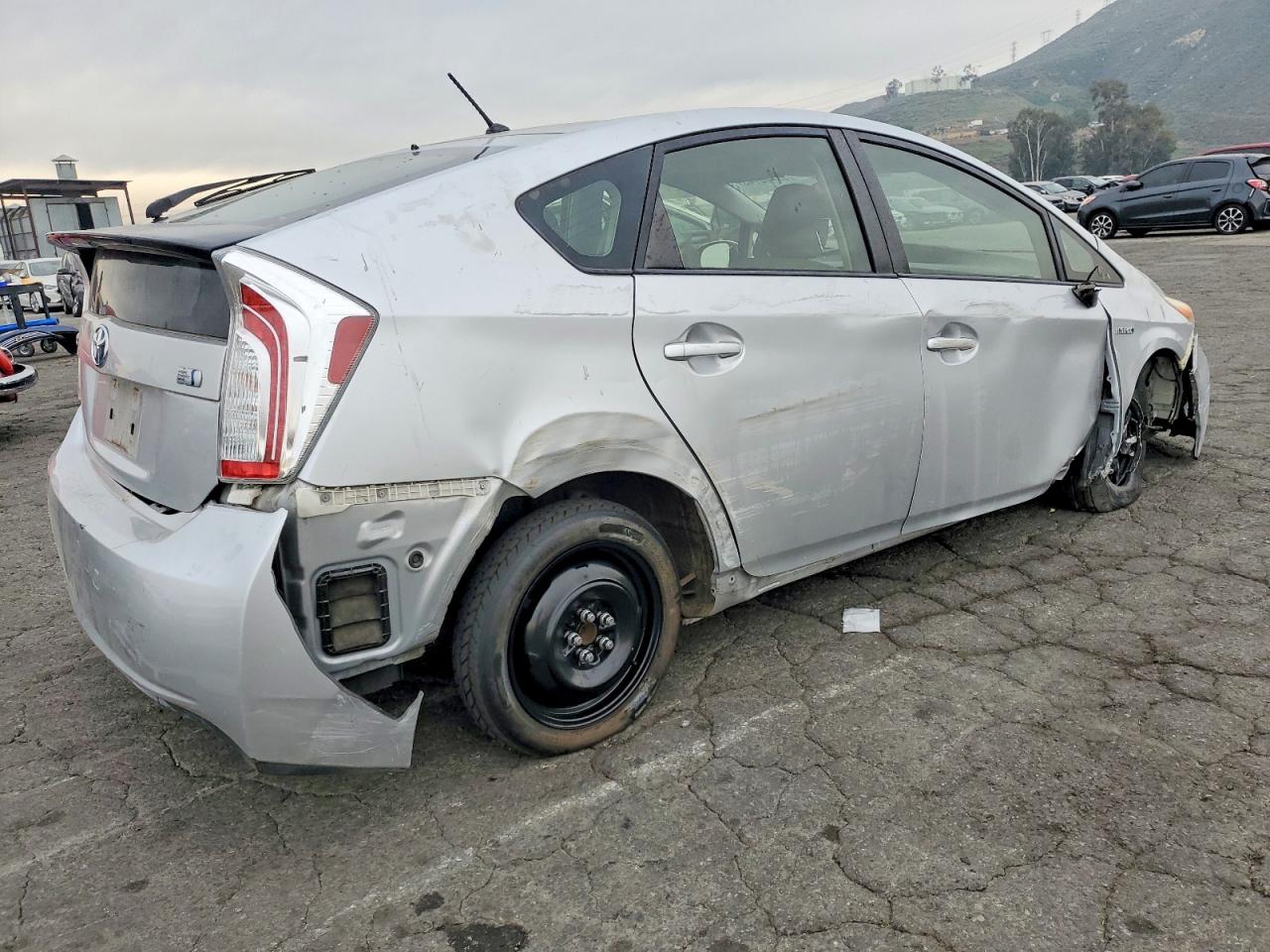 2015 TOYOTA PRIUS photo 3