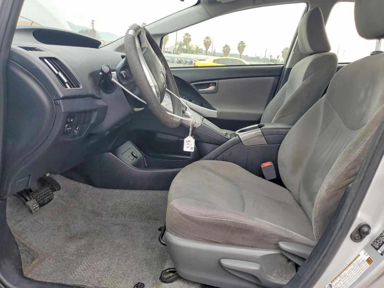 2015 TOYOTA PRIUS photo 7