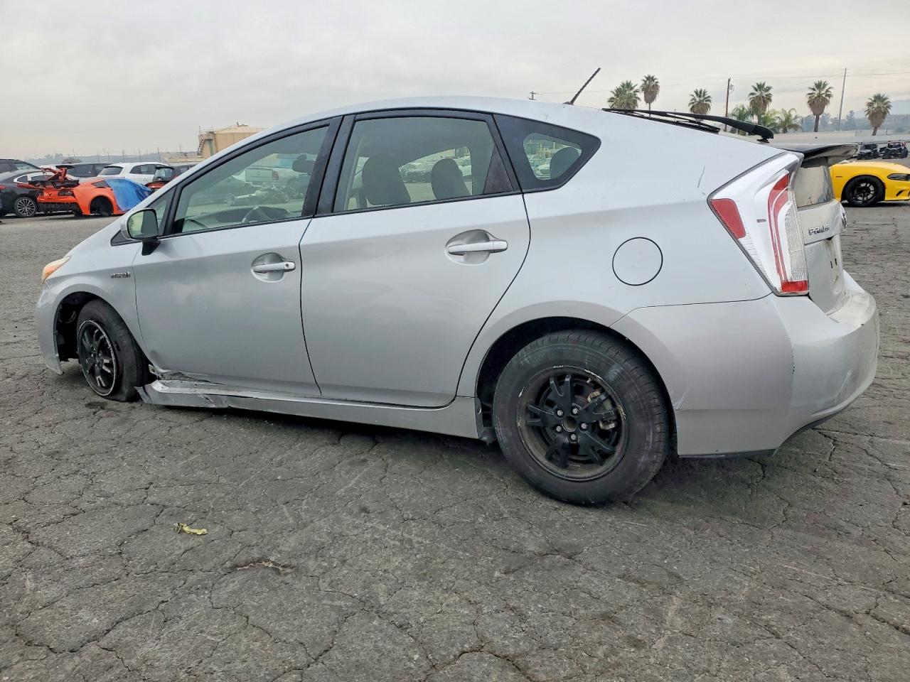 2015 TOYOTA PRIUS photo 2