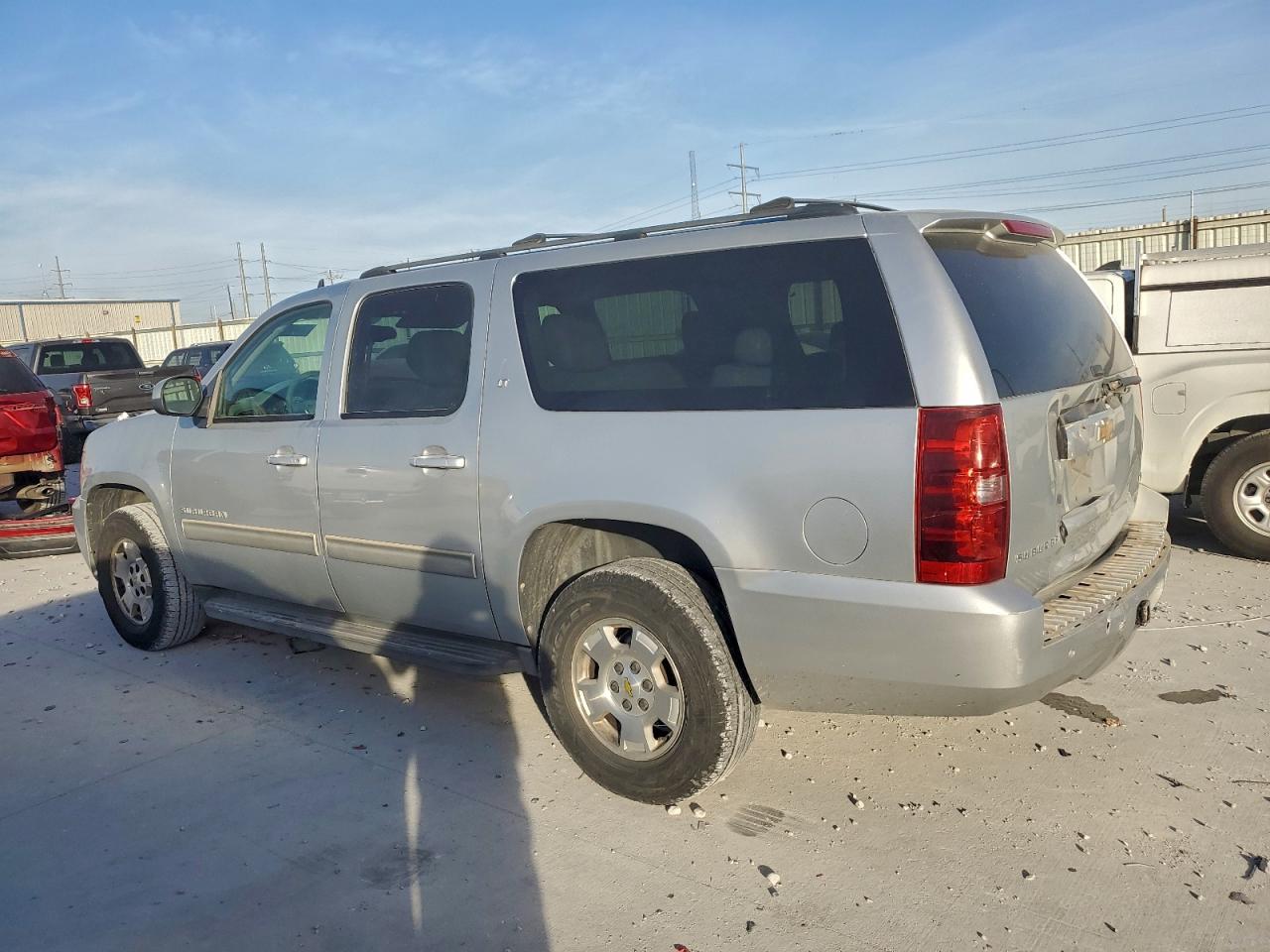 2012 CHEVROLET SUBURBAN C1500 LT photo 2