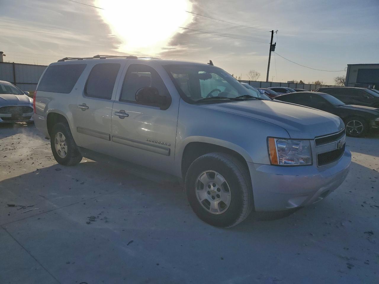 2012 CHEVROLET SUBURBAN C1500 LT photo 4