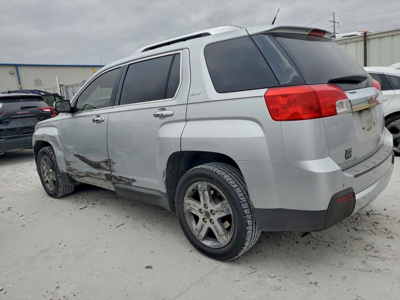 2012 GMC TERRAIN SLT photo 2