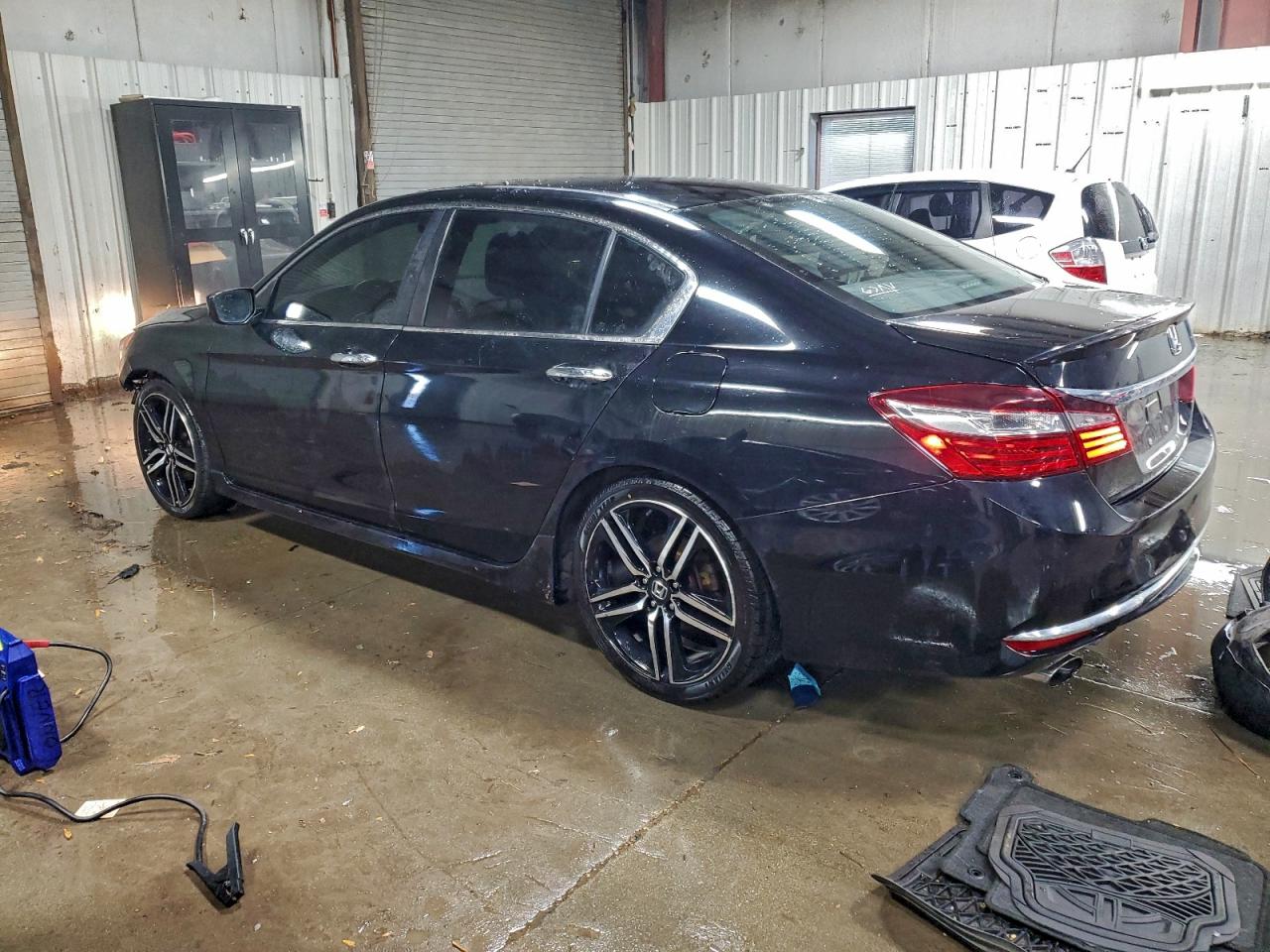 2017 HONDA ACCORD SPORT photo 2