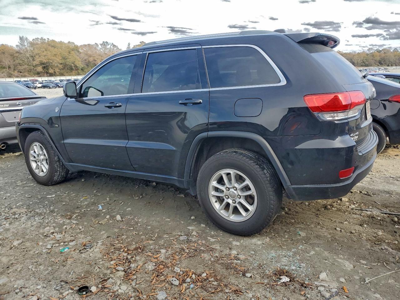 2018 JEEP GRAND CHEROKEE LAREDO photo 2