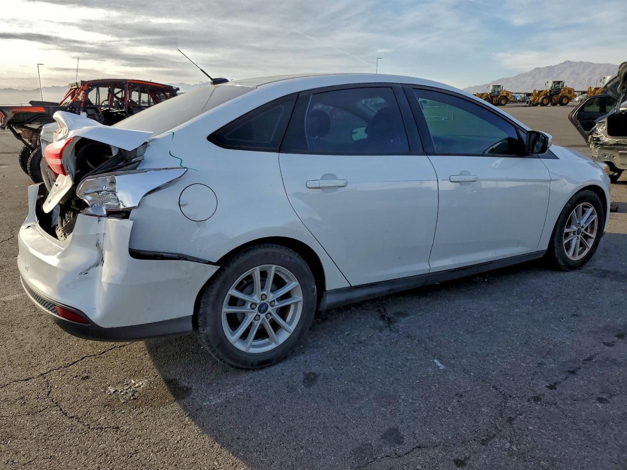 2017 FORD FOCUS SE photo 3