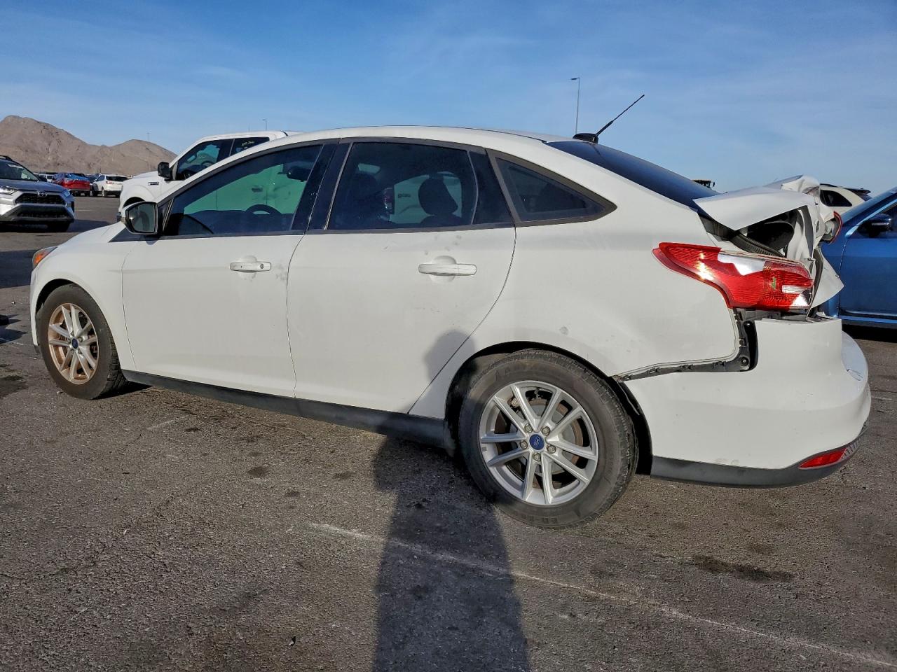 2017 FORD FOCUS SE photo 2
